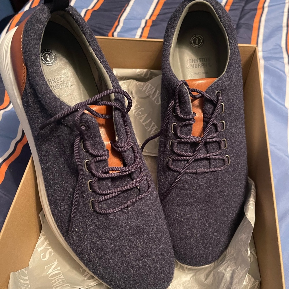 Johnston & Murphy Amherst U-Throat Navy Wool